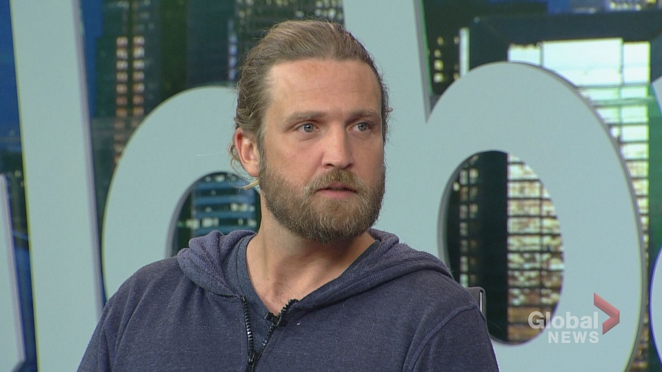 Click to play video: 'Canadian who helped rescue Thai soccer team speaks with Global News'